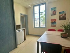 Dpt Maine et Loire (49), à louer un bureau avec une place de parking sécurisé.