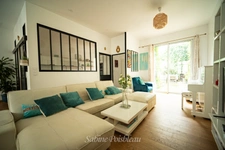 House for sale in Saumur Entre-les-Ponts, 198 m² living space - outdoor area - urban swimming pool