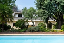 Propriete d'exception à vendre à SAUMUR (49400)  Panorama d'exception sur le château et la Loire - 328m² - 2278m²-piscine