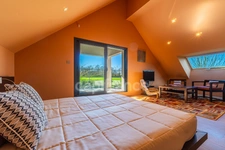 Contemporary property of 228 m² on a fenced plot of 2989 m² with swimming pool, 10 minutes from Saumur and 40 minutes from Angers 