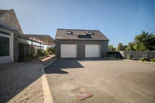 Propriete à vendre de 20 pièces à Saint-Nicolas-de-Bourgueil - ensemble de 457m² - Piscine interieure- vie de plain-pied
