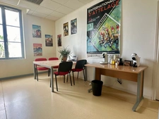 Dpt Maine et Loire (49), à louer un bureau avec une place de parking sécurisé.