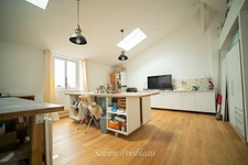 House for sale in Saumur Entre-les-Ponts, 198 m² living space - outdoor area - urban swimming pool
