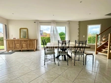 Maison à vendre 5 chambres - vie de plain-pied - jardin 1200m² - à 3 minutes de Doué-la-Fontaine