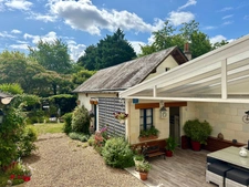 MAISON A VENDRE A SAUMUR - 5 CHAMBRES - 2 GARAGES - MAGNIFIQUE JARDIN ARBORE - 1100m² - PROXIMITE GARE ET COMMERCES