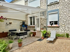 MAISON A VENDRE A SAUMUR - 5 CHAMBRES - 2 GARAGES - MAGNIFIQUE JARDIN ARBORE - 1100m² - PROXIMITE GARE ET COMMERCES