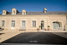Propriete à vendre de 20 pièces à Saint-Nicolas-de-Bourgueil - ensemble de 457m² - Piscine interieure- vie de plain-pied