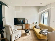 Appartement ou maison RDC 3 chambres, 3 terrasses - proche de des commerces et gare