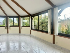 Maison à vendre 6 pièces - 3 chambres à Saumur,secteur Bagneux, vie de plein-pied avec véranda, sous-sol, jardin 