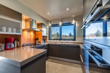 Contemporary property of 228 m² on a fenced plot of 2989 m² with swimming pool, 10 minutes from Saumur and 40 minutes from Angers 