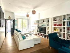 House for sale in Saumur Entre-les-Ponts, 198 m² living space - outdoor area - urban swimming pool