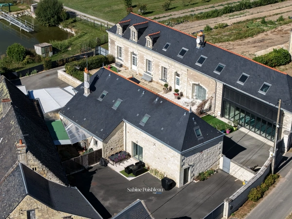 Propriete à vendre de 20 pièces à Saint-Nicolas-de-Bourgueil - ensemble de 457m² - Piscine interieure- vie de plain-pied