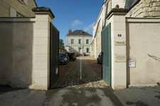 Dpt Maine et Loire (49), à louer un bureau avec une place de parking sécurisé.