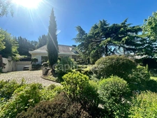 Propriete d'exception à vendre à SAUMUR (49400)  Panorama d'exception sur le château et la Loire - 328m² - 2278m²-piscine