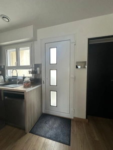 Appartement ou maison RDC 3 chambres, 3 terrasses - proche de des commerces et gare