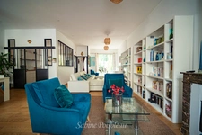 House for sale in Saumur Entre-les-Ponts, 198 m² living space - outdoor area - urban swimming pool