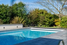 Contemporary property of 228 m² on a fenced plot of 2989 m² with swimming pool, 10 minutes from Saumur and 40 minutes from Angers 
