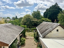 MAISON A VENDRE A SAUMUR - 5 CHAMBRES - 2 GARAGES - MAGNIFIQUE JARDIN ARBORE - 1100m² - PROXIMITE GARE ET COMMERCES