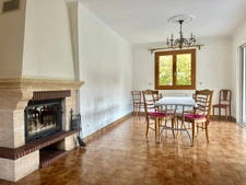 Maison à vendre 6 pièces - 3 chambres à Saumur,secteur Bagneux, vie de plein-pied avec véranda, sous-sol, jardin 
