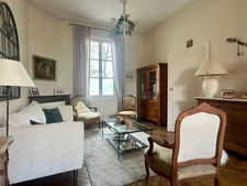 For sale - Saumur town centre (49400) - Tuffeau stone house - 5 bedrooms - Garden - 152 m²