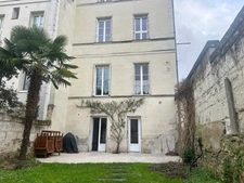 A vendre - Centre de ville de Saumur (49400) maison en pierre de tuffeaux - 5 chambres - Jardin - 152 m²