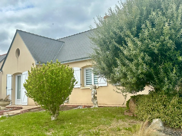 A vendre pavillon familial de plain-pied avec jardin à Distré 49400