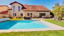 Maison moderne 236 m² – Piscine chauffée – Suite parentale – AUGNY