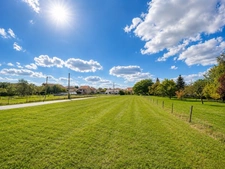 Terrain constructible 897 m² – Viabilisé – À 3 km de Lorraine TGV