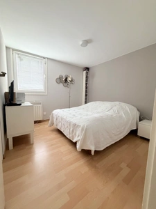 Maison semi-plain-pied de 107 m² avec vue sur le lac du château – Charme, confort et élégance contemporaine