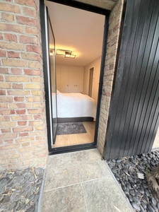 Maison semi-plain-pied de 107 m² avec vue sur le lac du château – Charme, confort et élégance contemporaine