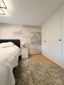 Maison semi-plain-pied de 107 m² avec vue sur le lac du château – Charme, confort et élégance contemporaine