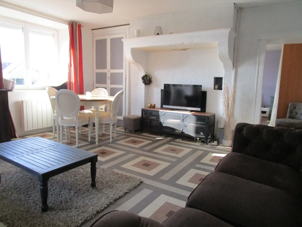 Proche Mirebeau sur Bèze maison ancienne rénovée T5 de 180m² - Terrain de 490 m²  