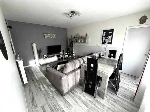 à vendre LONGVIC (21) appartement T4 72 m² avec grande terrasse et place de parking  