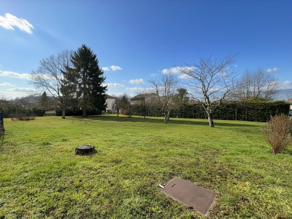 Terrain constructible à Saint Vérand