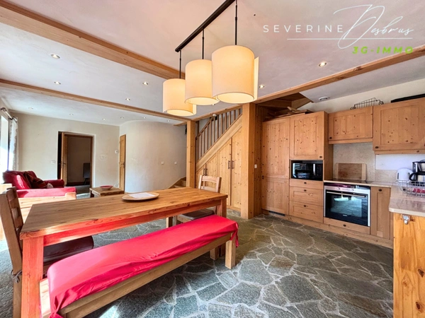 Chalet de caractère à La Villette, Vaujany – Pierre, bois et vue sur les montagnes