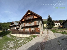 Chalet de caractère à La Villette, Vaujany – Pierre, bois et vue sur les montagnes