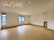 Appartement 3 pièces entièrement rénové – Balcon plein sud – Vue dégagée – Bourg-d’Oisans