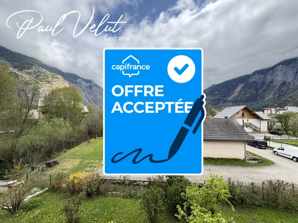 Appartement 3 pièces entièrement rénové – Balcon plein sud – Vue dégagée – Bourg-d’Oisans