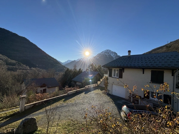 Maison familiale de 235 m² - vue panoramique - ALLEMOND (38)