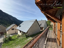 Chalet de caractère à La Villette, Vaujany – Pierre, bois et vue sur les montagnes