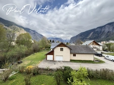 Appartement 3 pièces entièrement rénové – Balcon plein sud – Vue dégagée – Bourg-d’Oisans