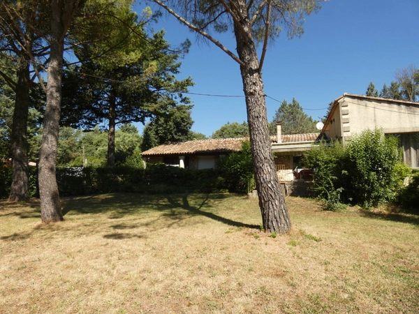 Villa avec Appartements indépendants.