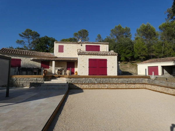VILLA VACQUIÈRES VUE PANORAMIQUE