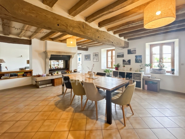 A vendre SAINT JEAN D’ASSÉ Maison de caractère avec dépendances sur 2,5 hectares