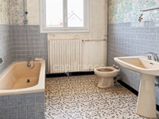 Maison avec local commercial à vendre centre ville SAVIGNE L'EVEQUE (72) 
