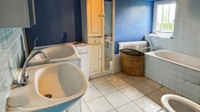 PIACÉ 72 Maison à vendre 5 chambres et de nombreuses dépendances 