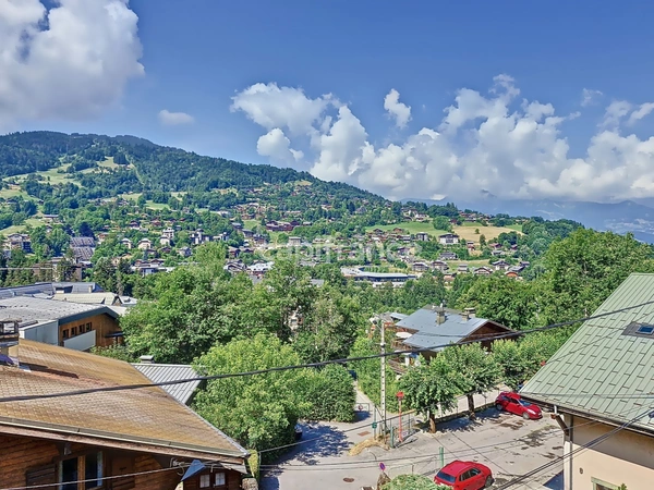 Chalet de caractère avec 3 appartements et spa, à deux pas du centre de Saint-Gervais