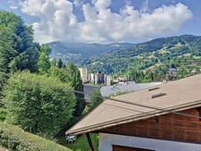 Chalet with 3 apartments and spa in the centre of Saint Gervais