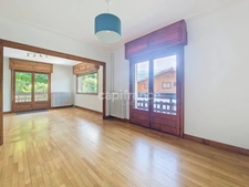 Chalet with 3 apartments and spa in the centre of Saint Gervais