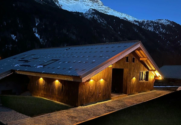 Les Contamines-Montjoie – Appartement 4 pièces 86 m² + mezzanines 13 m² dans ferme authentique rénovée, à deux pas du télécabine